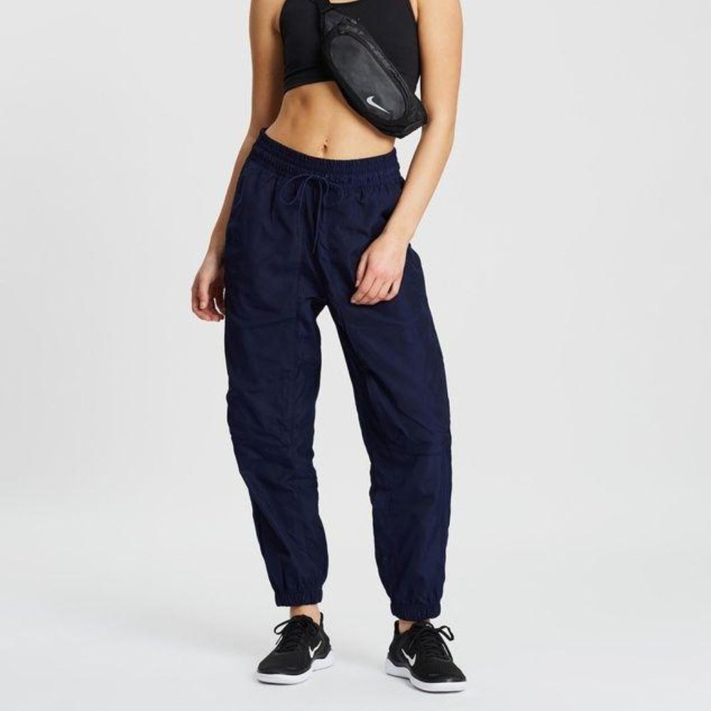 ❤️ SOLD ❤️ Nike Sportswear City Ready Woven Pants